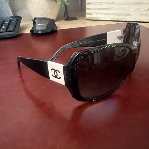 Chanel Sunglasses (Authentic) - Picture 1 of 7